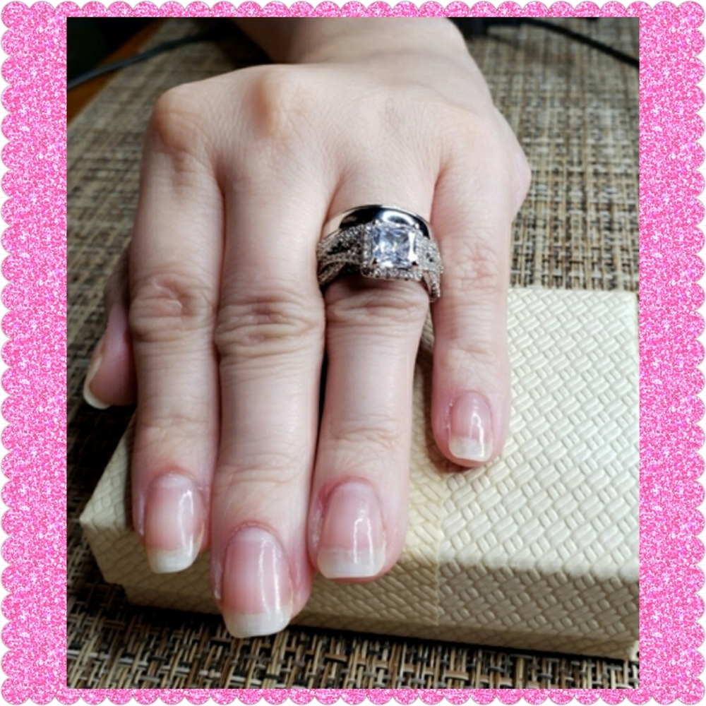 💕JUST IN💕Gorgeous 18K Rose Gold/White - Picture 2 of 6